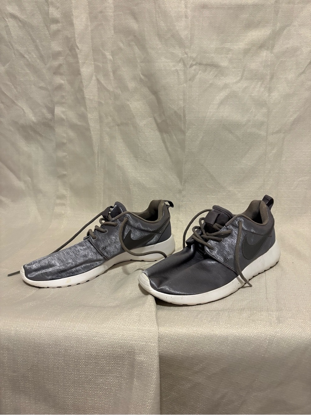 Nike Men’s Gray and White Casual Sneakers